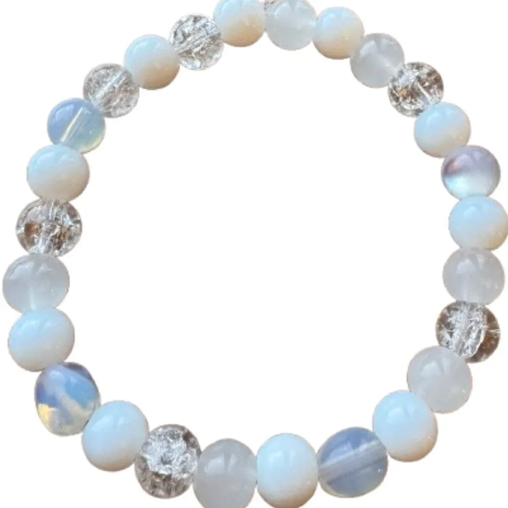 Opaque, crackled white and solid white beaded stretch bracelet. NWT (MJW022)